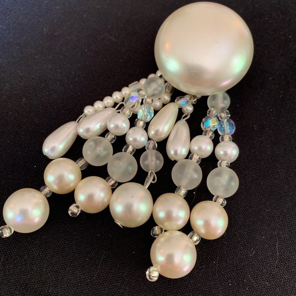 Pearls Pin